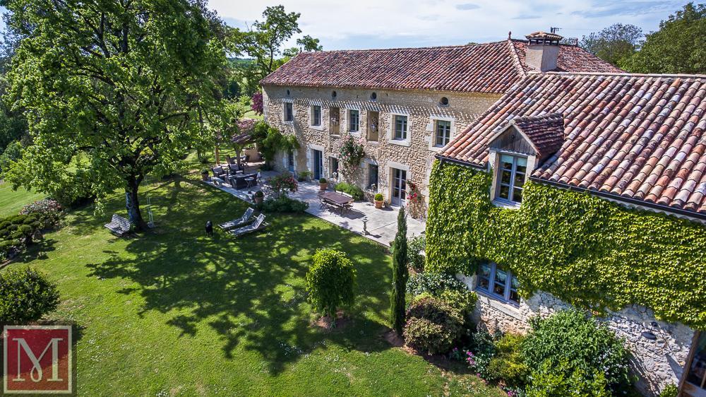 Bed and Breakfast Le Manoir De Beauregard à Clermont-de-Beauregard Extérieur photo